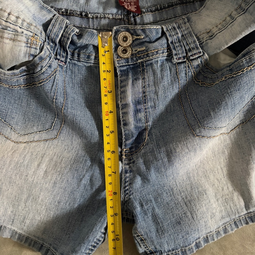 Y2K angels light wash mid rise denim shorts - Picture 10 of 11